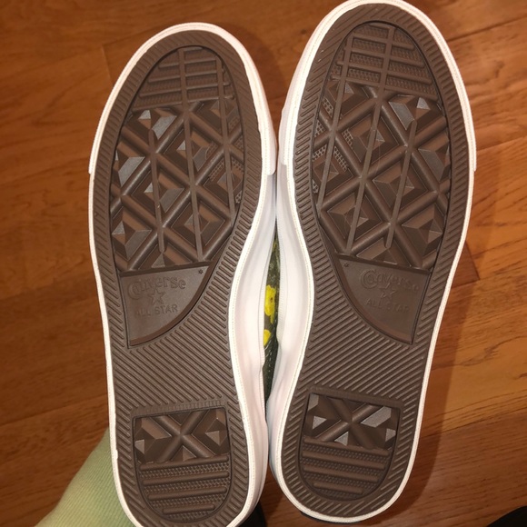 NEVER WORN Converse Floral Customized - Picture 3 of 6